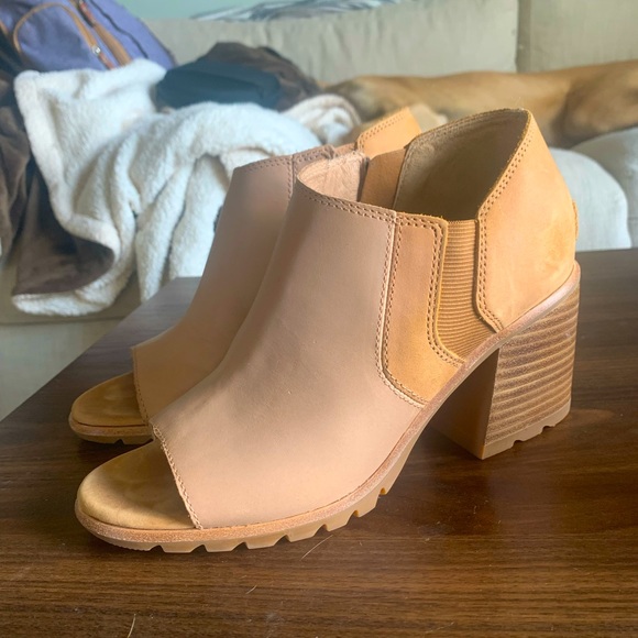 Sorel Shoes - EUC - Women’s Tan Open-Toe Block Heel Ankle Booties